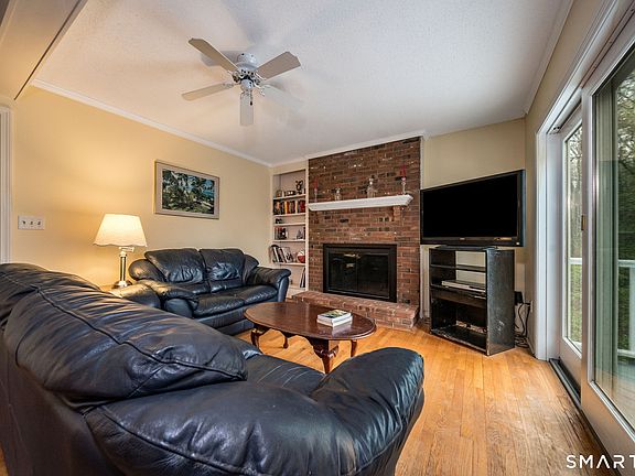3rd image of 526 Horse Pond Road