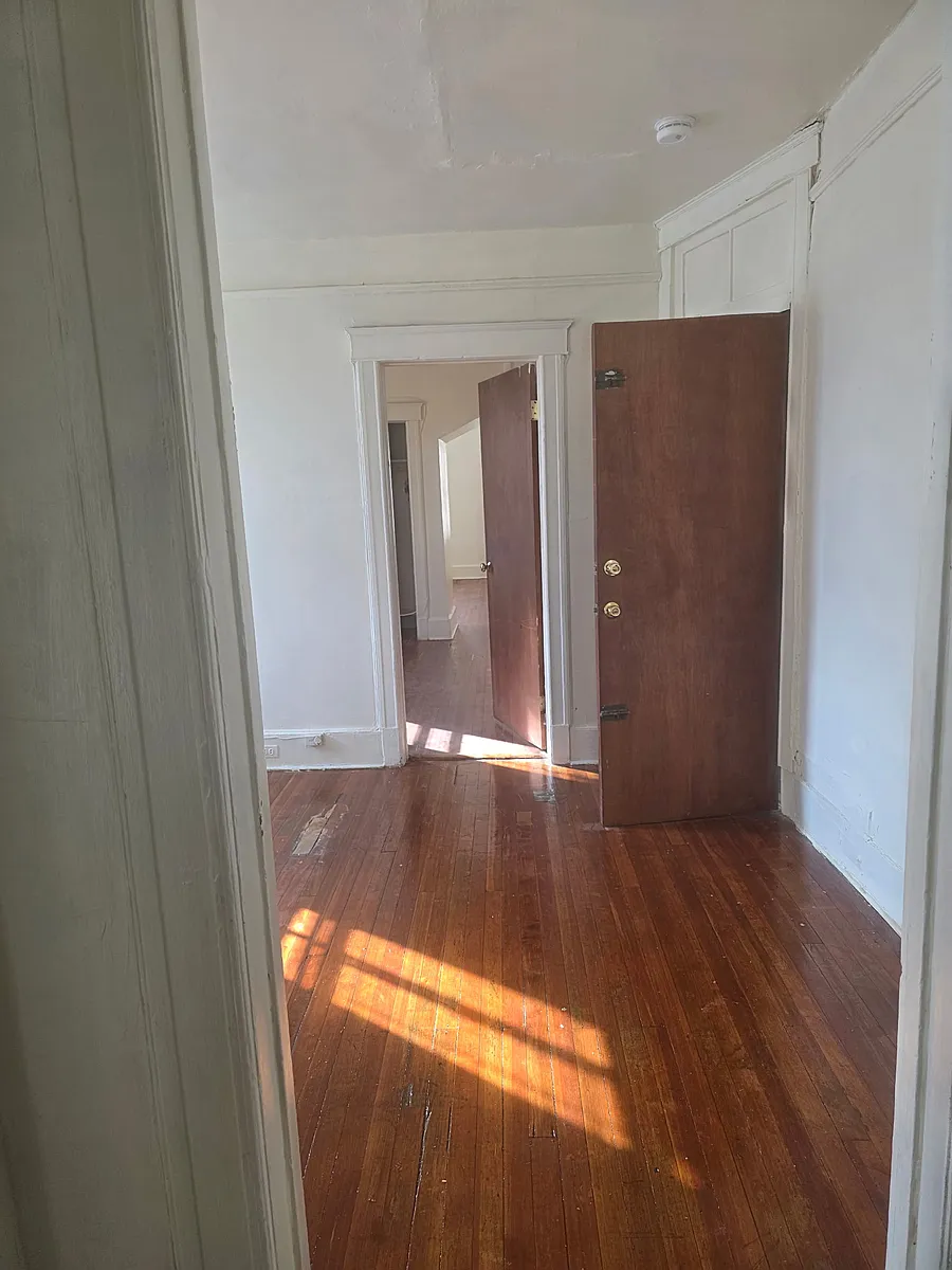Building Photo - 7 Monroe St #6