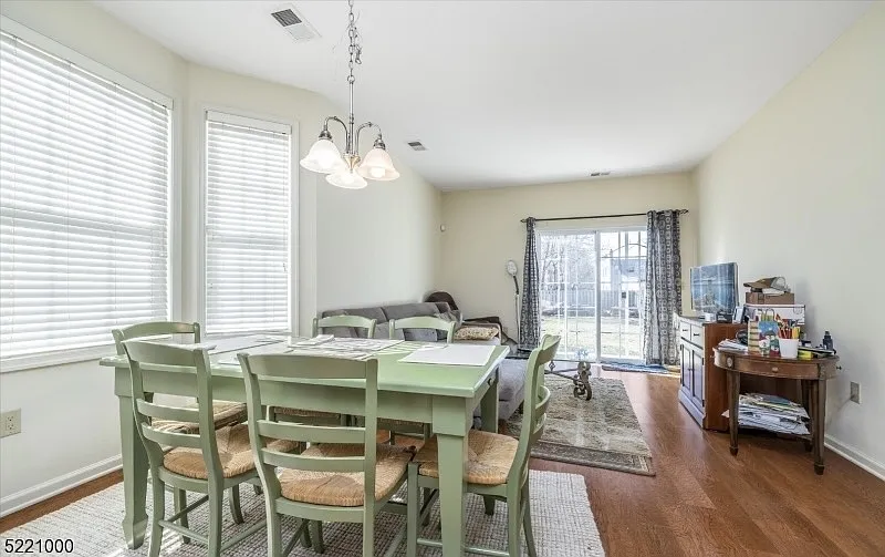 2 bed, 1.0 bath, $3,200 — Photo 4