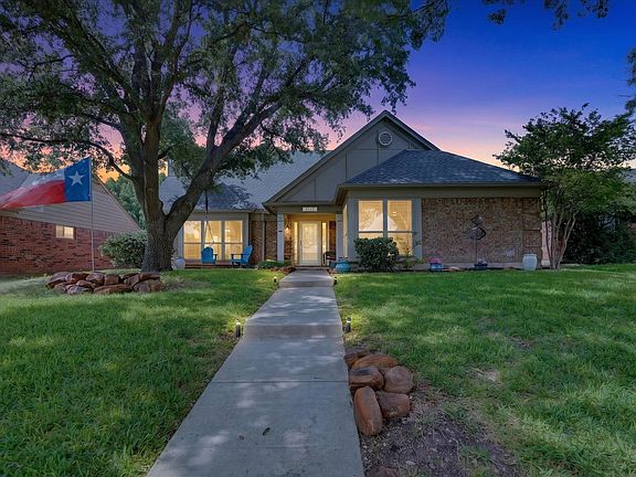 2nd image of 2117 Lavaca Trl