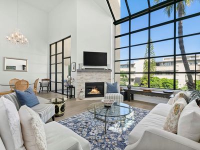 11636 Montana Ave APT 301, Los Angeles, CA, 90049