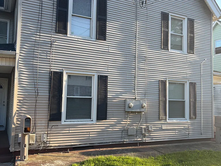 176-178 Charter Oak St — Photo 3