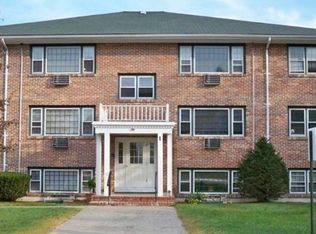 8 Laraway Ct APT 3C, Derry, NH 03038