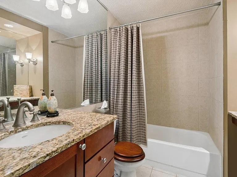 30 E Huron St #2402 — Photo 9
