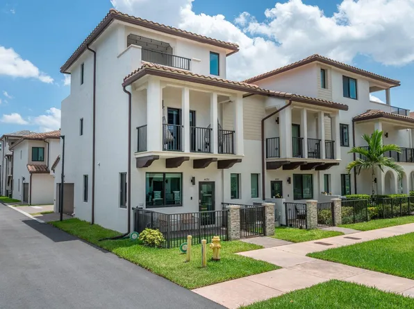 4690 NW 83rd Passage #4690, Doral, FL 33166