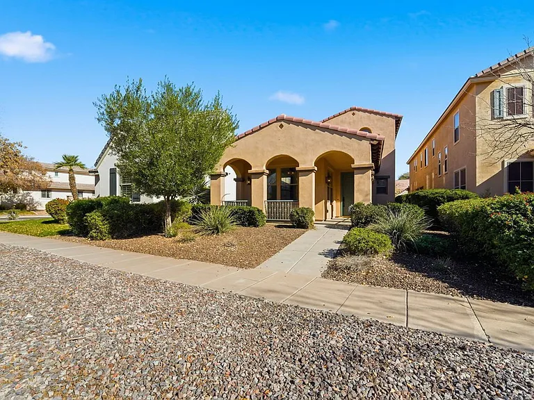 15391 W Dreyfus St — Photo 5