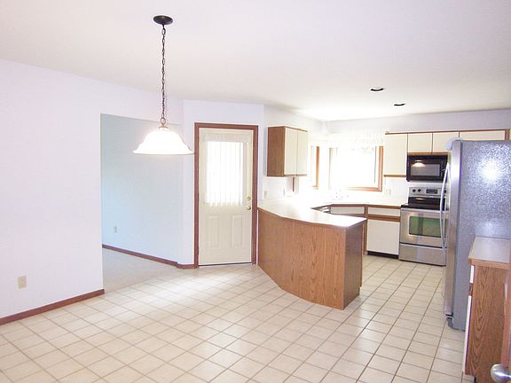 4th image of 3916 Lawson Dr