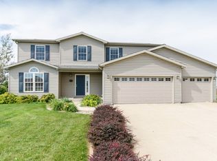 2707 Lone Oak Rd, Bloomington, IL 61705