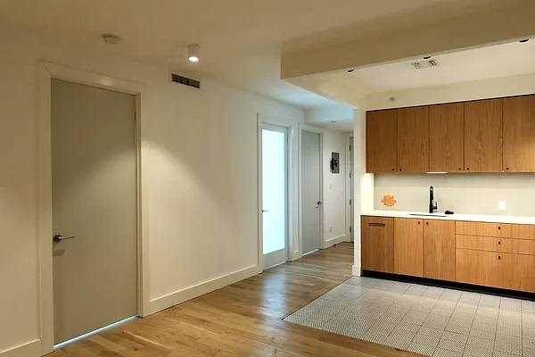 Rented by Rennit Inc. | media 32