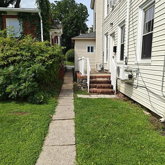 380 E Chestnut St — Photo 1