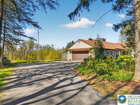 4th image of 976 Ridge Rd