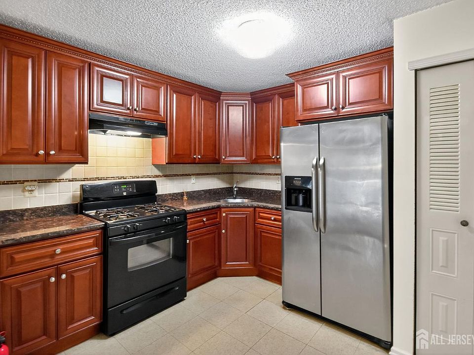 1st image of 258 Kempsey Dr