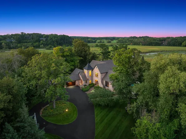 1070 Ferndale Rd W, Wayzata, MN 55391