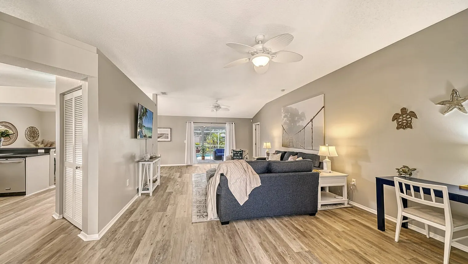 3 bed, 2.0 bath, $7,380 — Photo 4