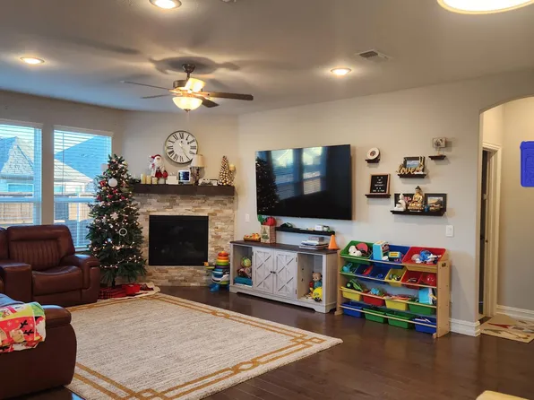 5901 Silverhollow Dr, Fort Worth, TX 76137