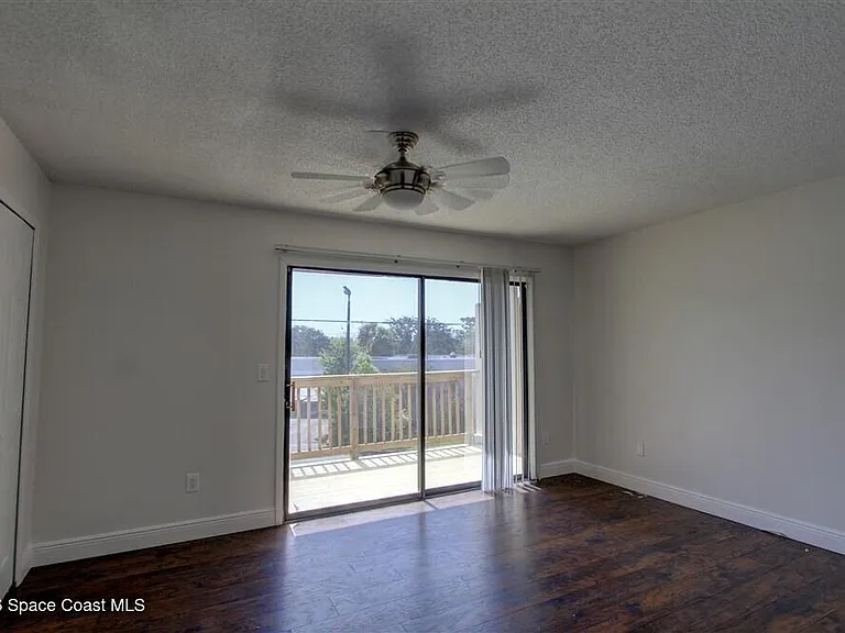 283 E Towne Pl — Photo 18