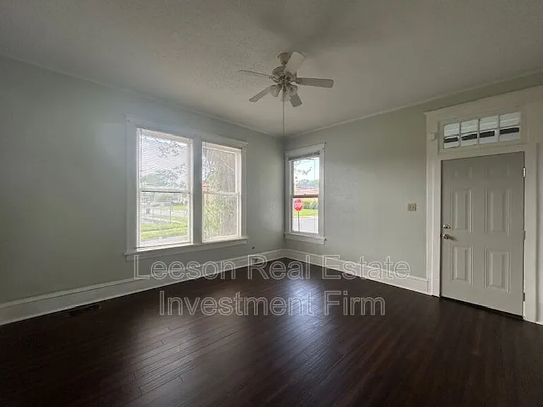 527 Wichita St — Photo 2