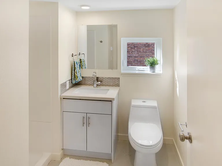 611 E Howell St #303 — Photo 12