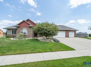2004 W River Bend St, Brandon, SD 57005