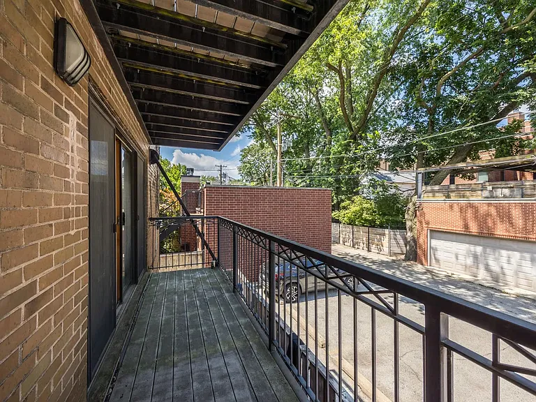 W Altgeld St — Photo 14