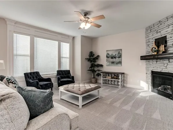 28501 W 161st Ter, Gardner, KS 66030