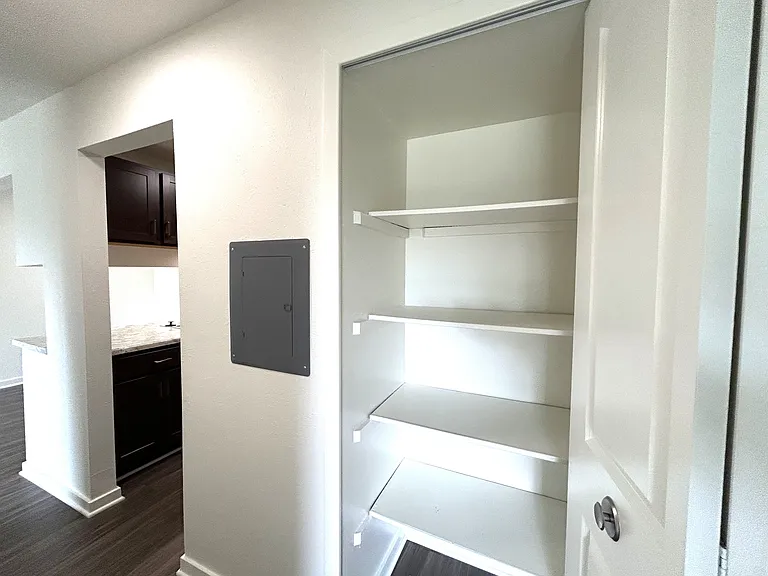 Windsor Place Apartments — Photo 88