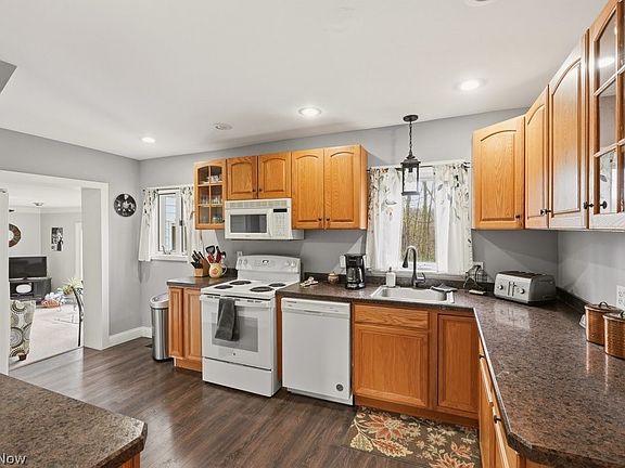 5th image of 7981 Kinsman Rd