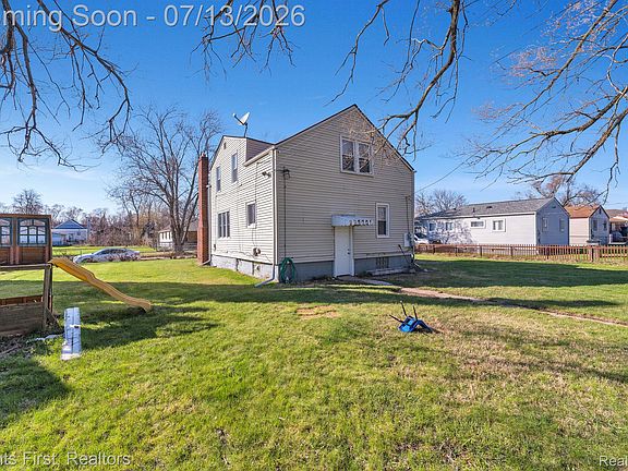 5th image of 3787 14th St
