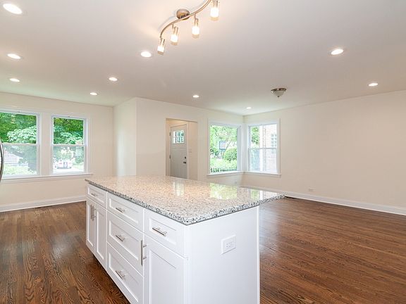 4th image of 7434 N Odell Ave