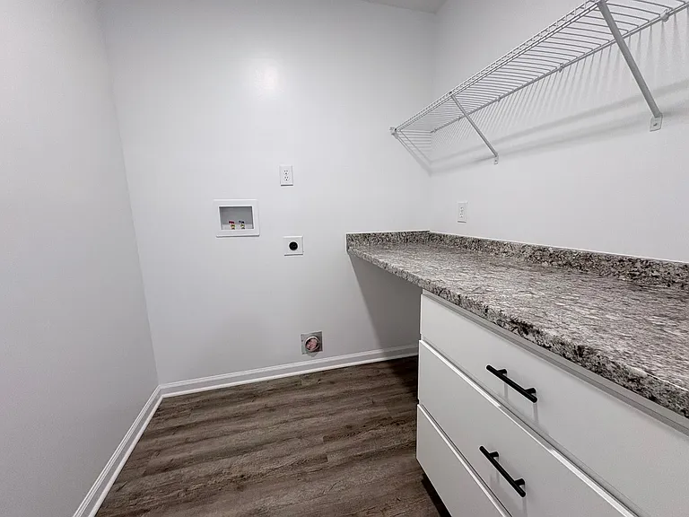 2624 Philip St — Photo 37