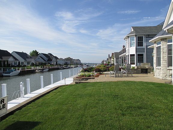 Boardwalk/canal