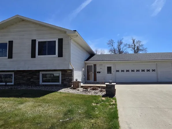 925 Riverview Dr, Valley City, ND 58072