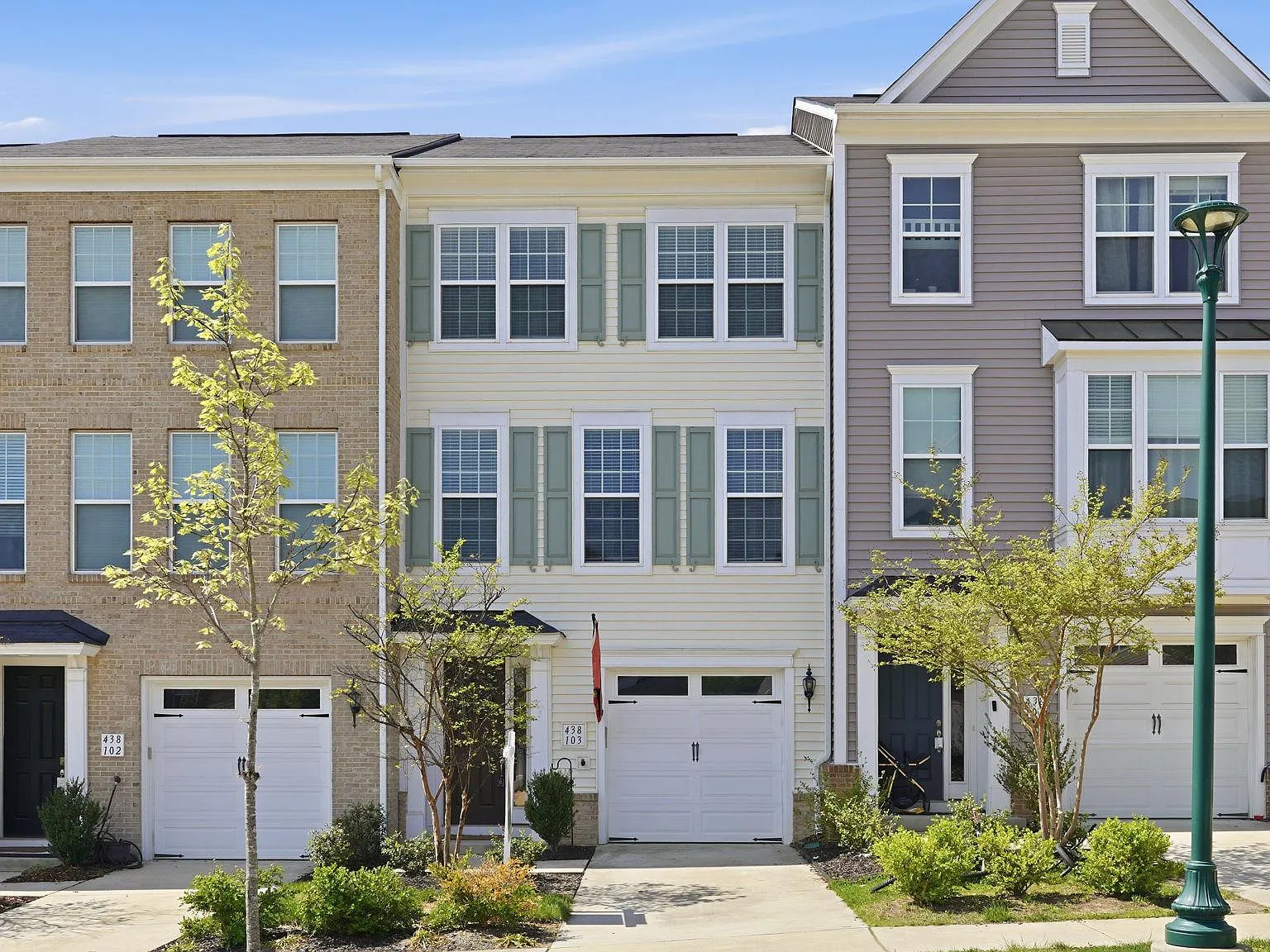 3 bed, 3.5 bath, 2204 sqft, $3,100 — Photo 1
