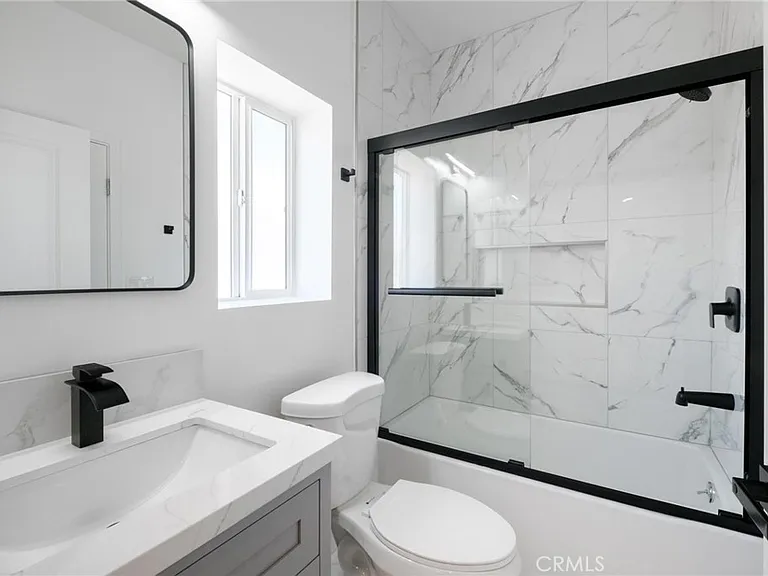 14734 Gilmore St #D — Photo 10