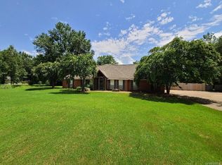 80 Fieldcrest Ct, Deatsville, AL 36022