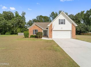 102 Mendover Dr, Jacksonville, NC 28546