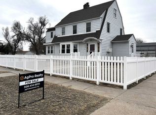 102 S Vennum St, Palisade, NE 69040