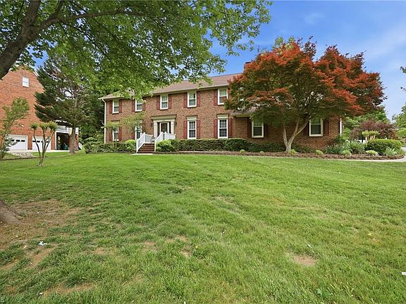 3rd image of 113 Brookberry Dr