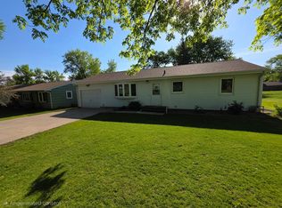 891 Winnie Ave, Windom, MN 56101