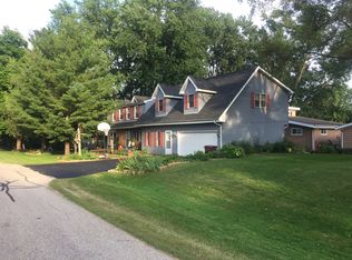 1415 Hickory St, Holiday Hills, IL 60051