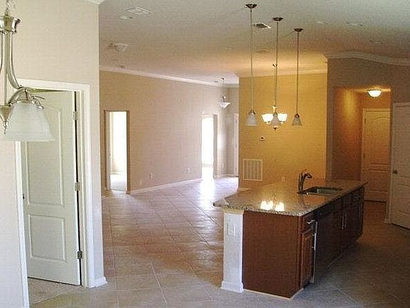 5th image of 39 Auberry Dr