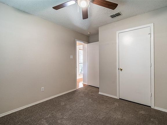 3rd image of 2060 Glenwood Dr