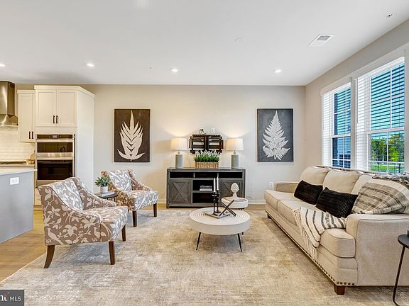 4th image of 22379 Roanoke Rise Ter