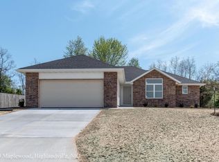 220 Maplewood Dr, Highlandville, MO 65669