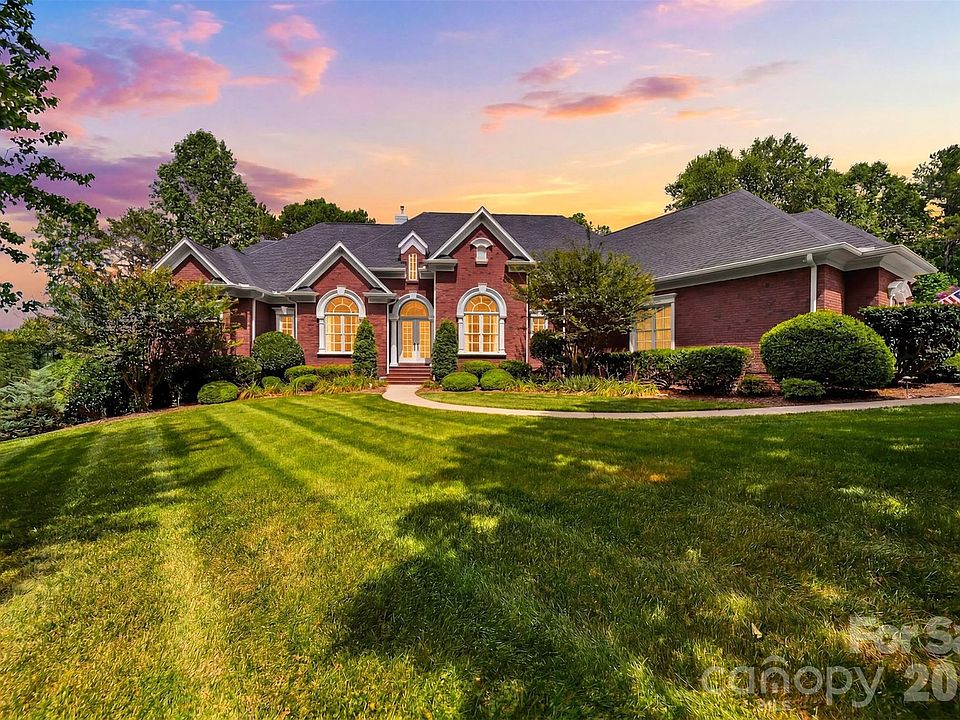 1st image of 3745 Pinecrest Dr NE