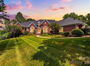 3745 Pinecrest Dr NE, Hickory, NC 28601