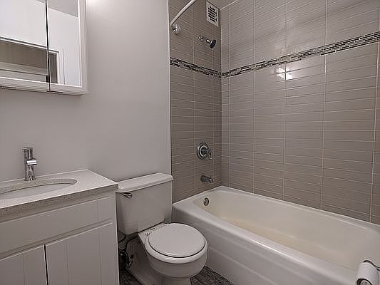 3rd image of 210 E 29th St APT 3B
