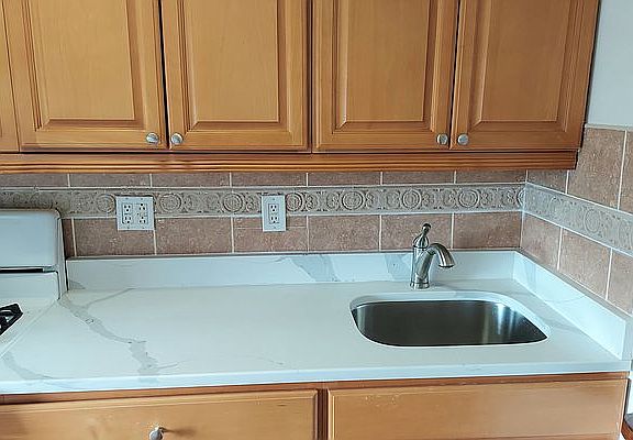 3rd image of 65 Hausman St Floor 3