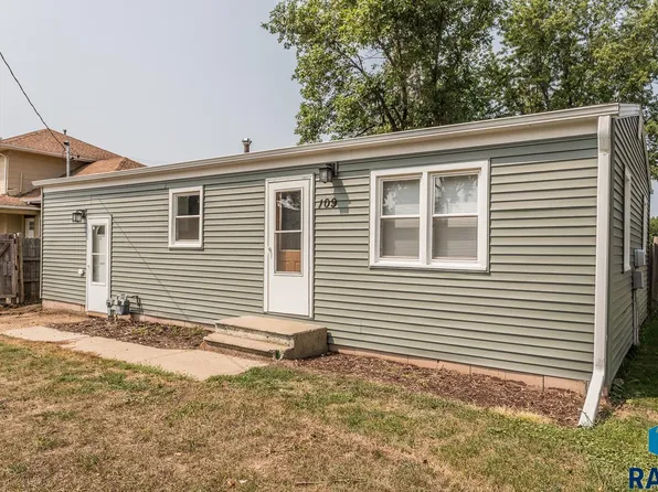 109 N Elm St, Lennox, SD 57039