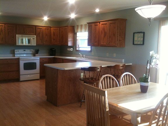 open floor kitchen/dining
